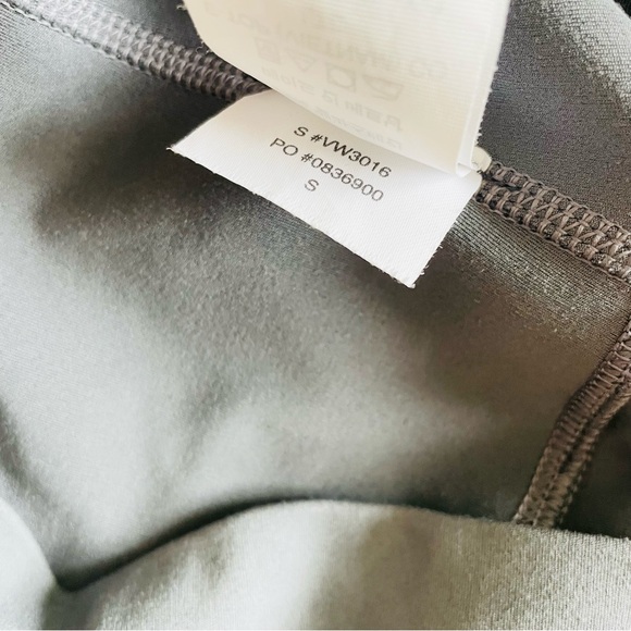 Vuori SMALL 5” HR high rise biker shorts in oil gray - Picture 5 of 5